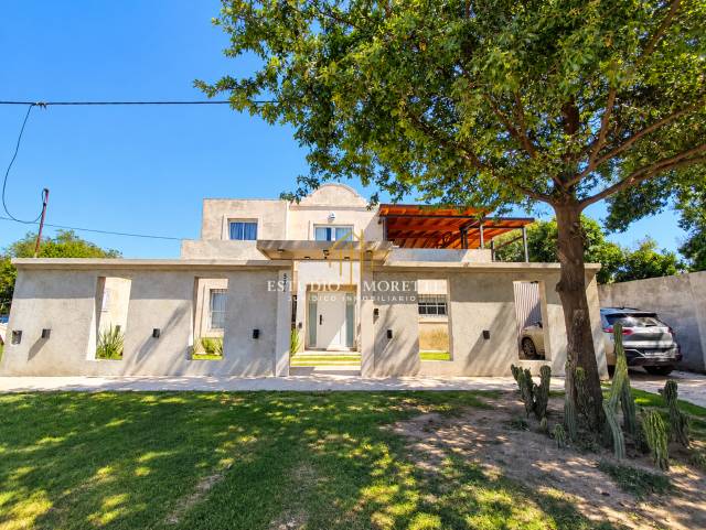 CASA DE 5 DORMITORIOS CON PILETA