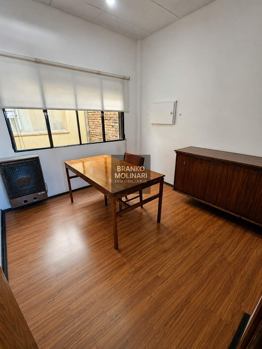 Oficina en Av. Colon 185