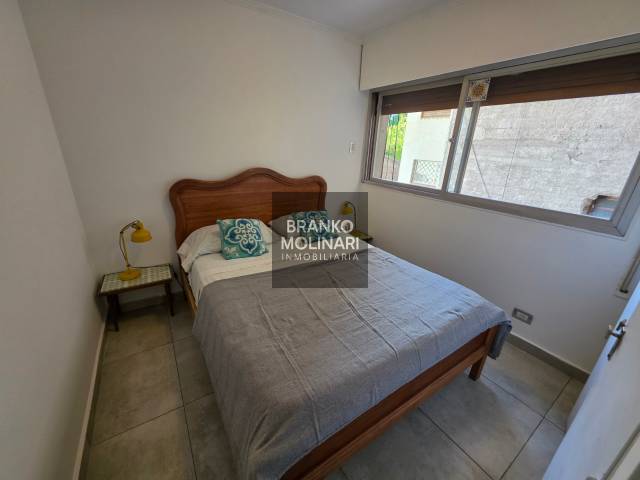 ¡Oportunidad! Se vende departamento reciclado en Peatonal Sarmiento, Ciudad de Mendoza.  